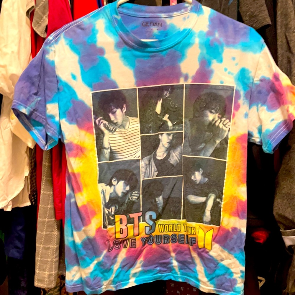 BTS  love yourself world tour t-shirt.